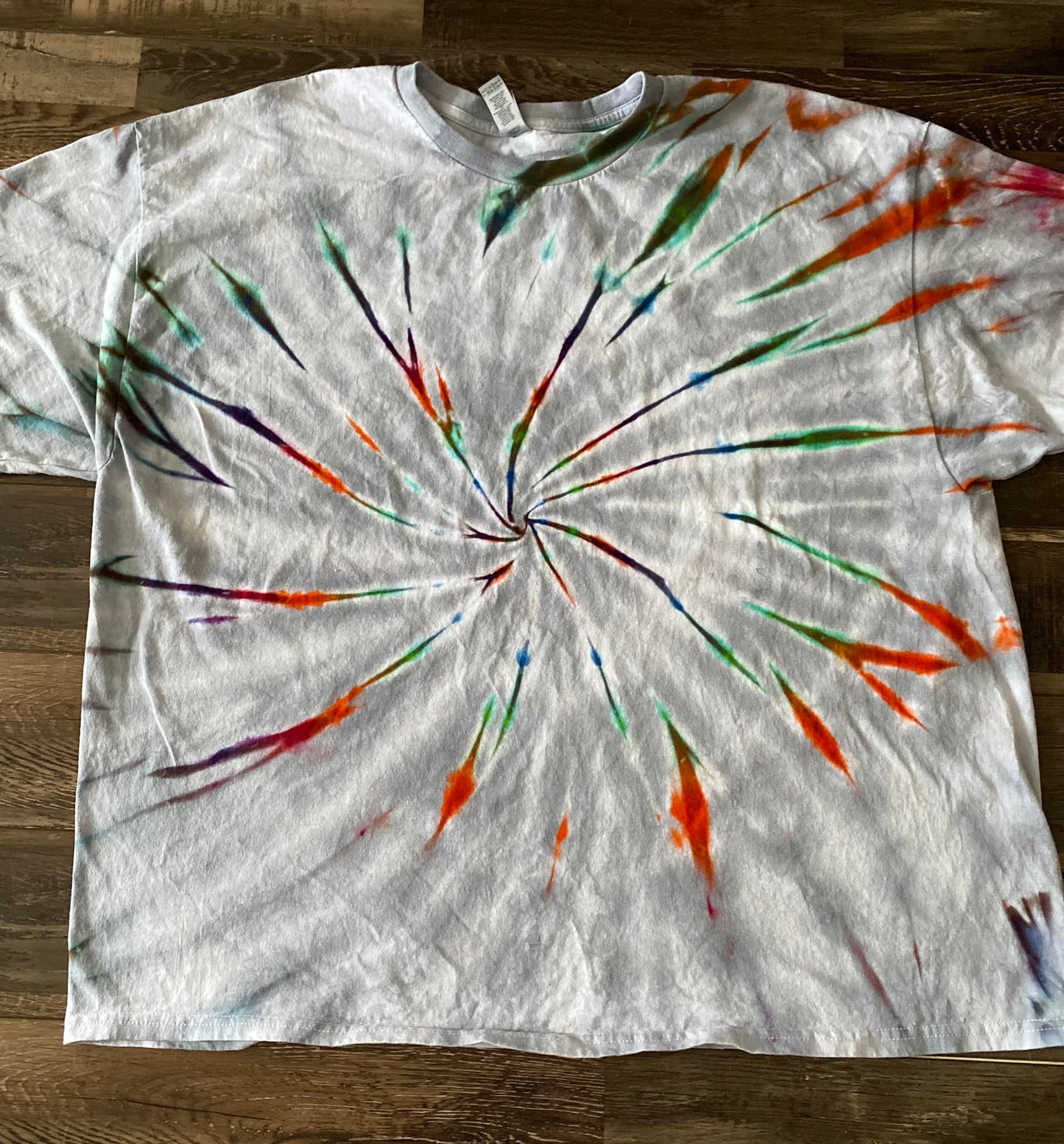 Peek a boo rainbow tee