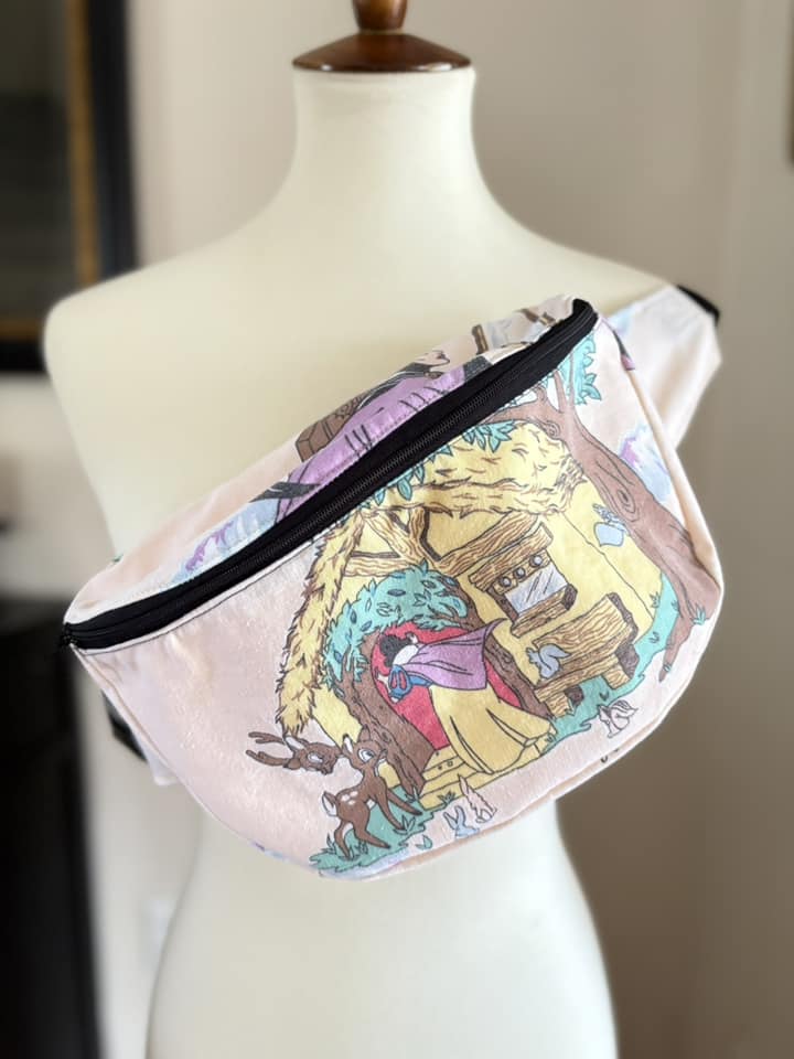 Snow white bum bag