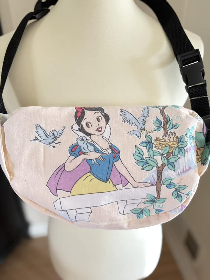 Snow white bum bag