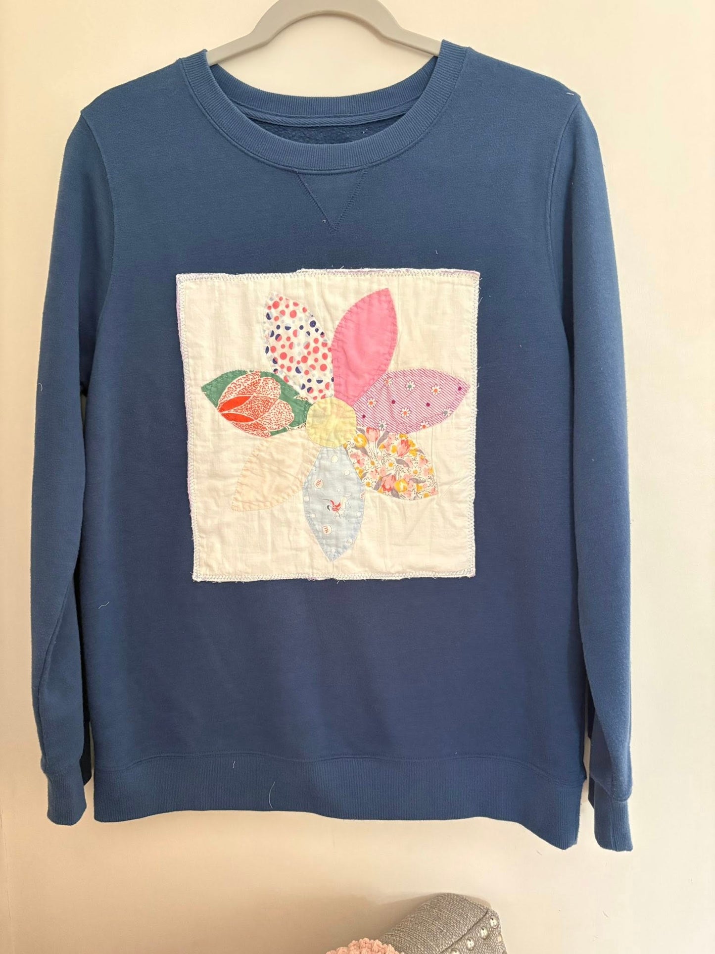 Flower quilt block sweatshirt med