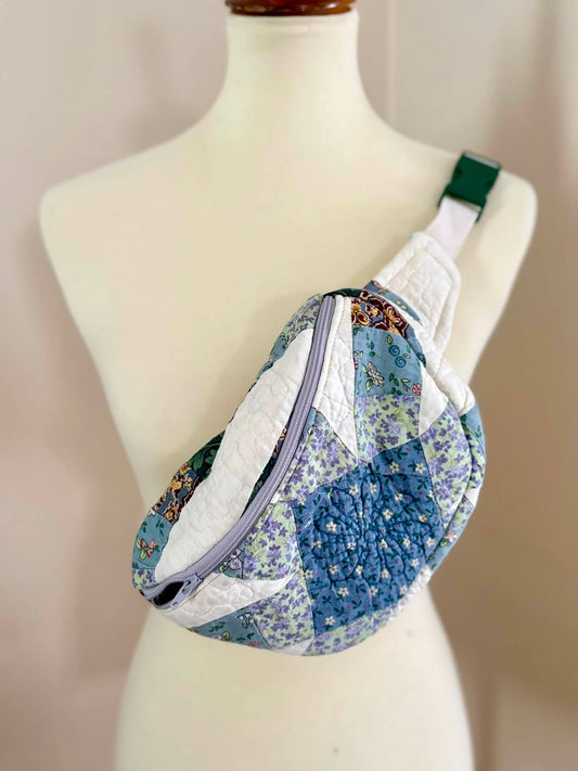 Quilt upcycled bum bag