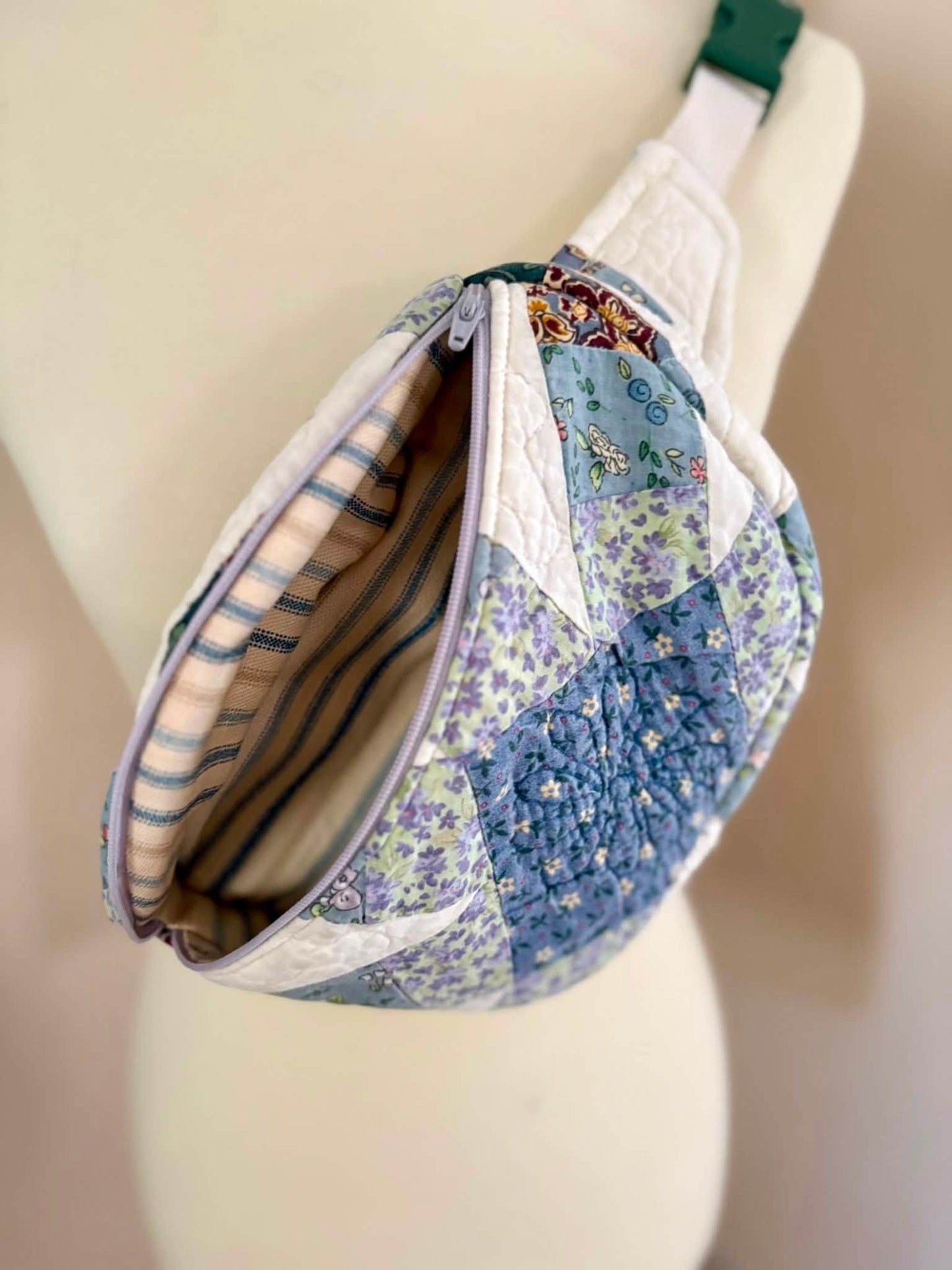 Quilt upcycled bum bag