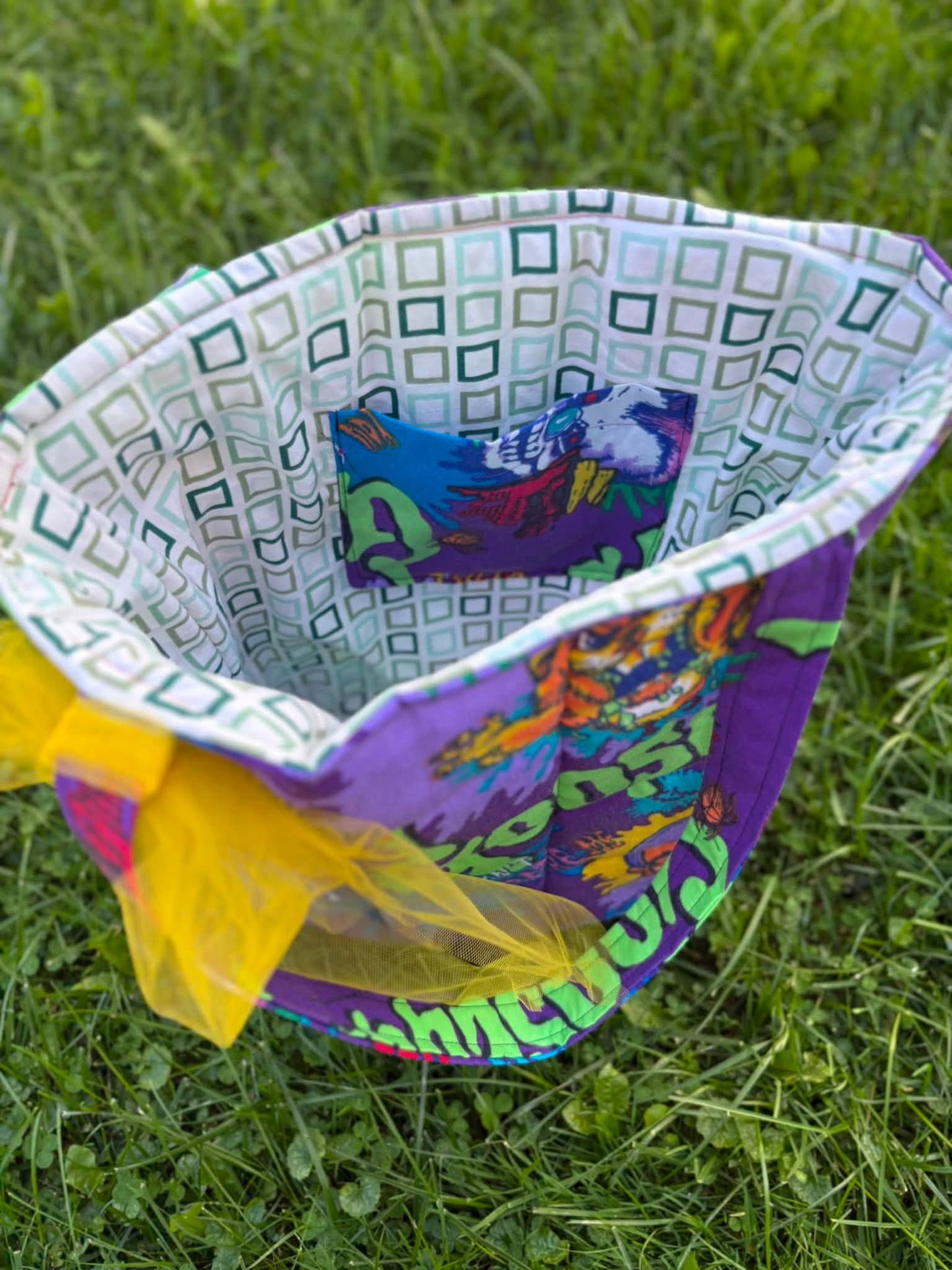 Goosebumps xl quilted tote bag