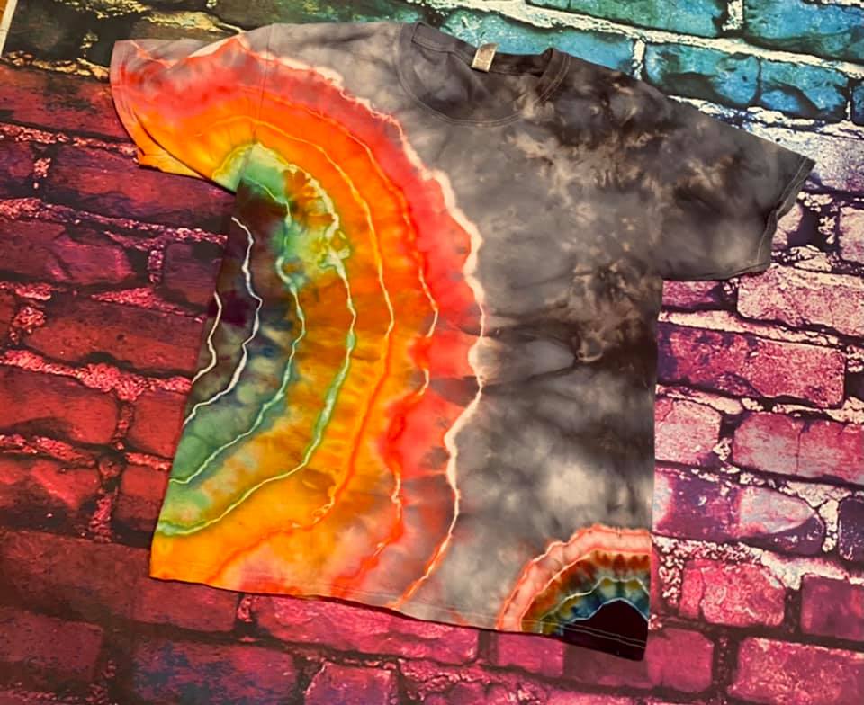Side Geode rainbow shirt