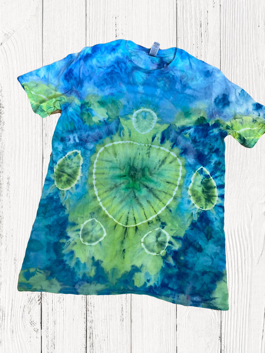 Turtle tie dye tee