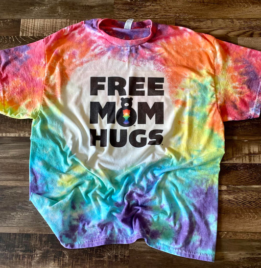 Free Mom hugs tee