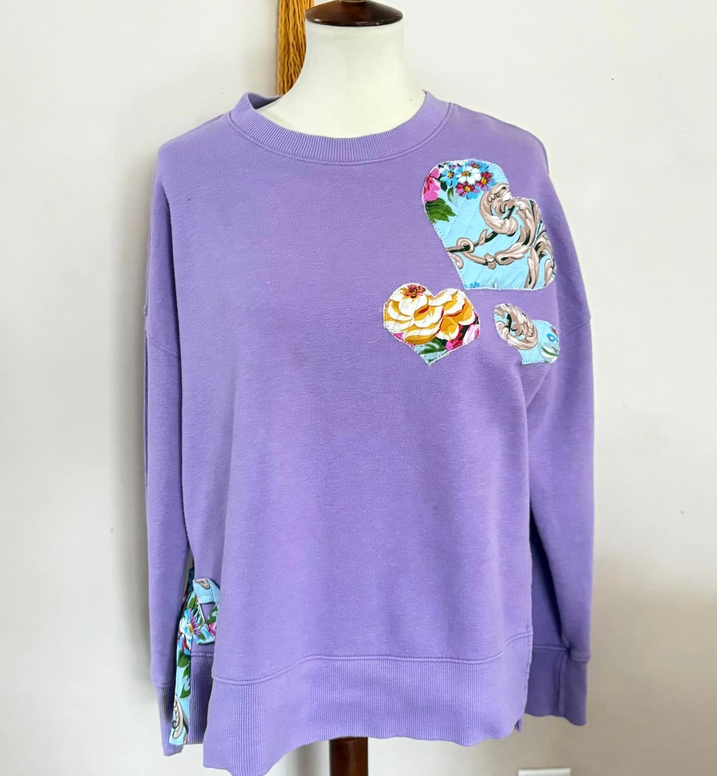 Side bow sweatshirt medium