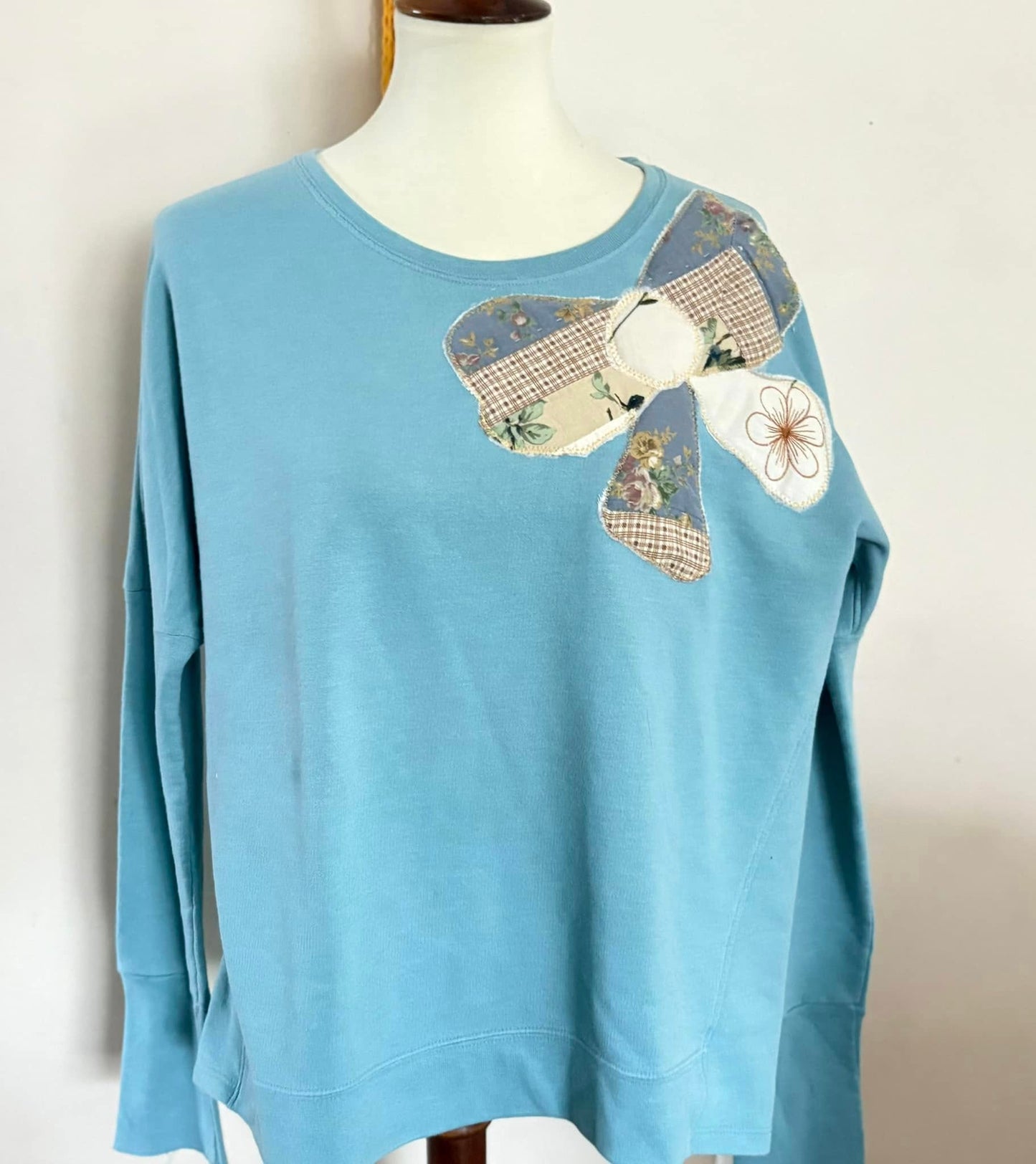 Upcycled quilt bow sweatshirt size lg