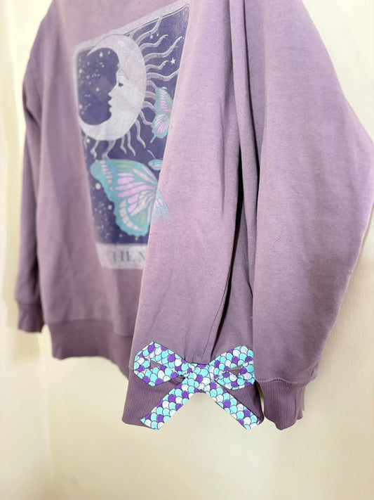 Side bow moon sweatshirt