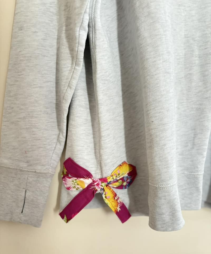 LG bow sweatshirt