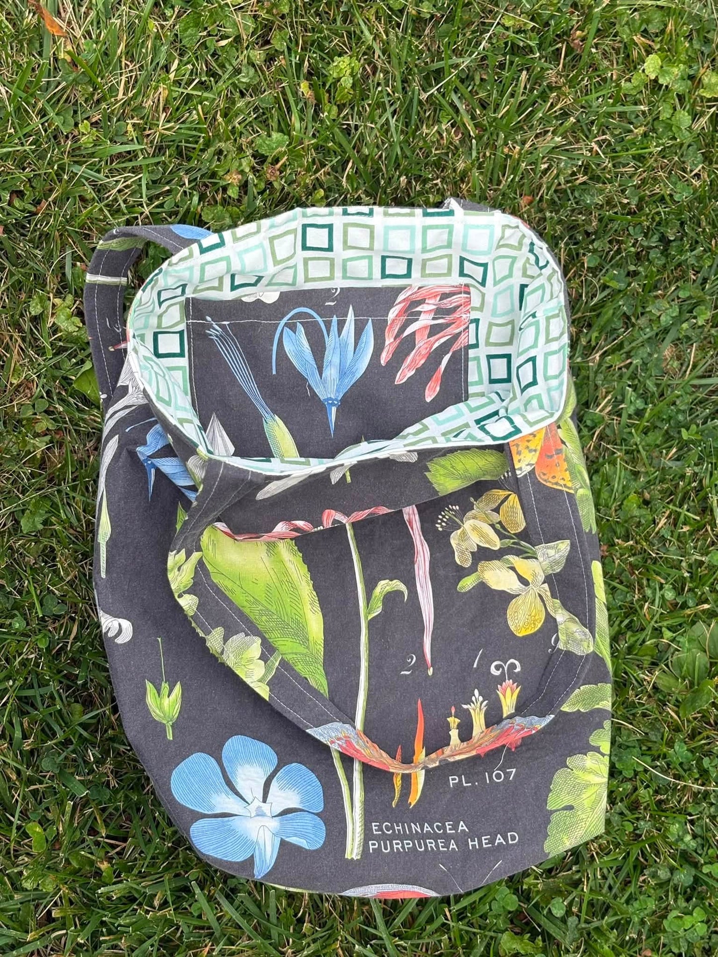 Herbology tote bag black