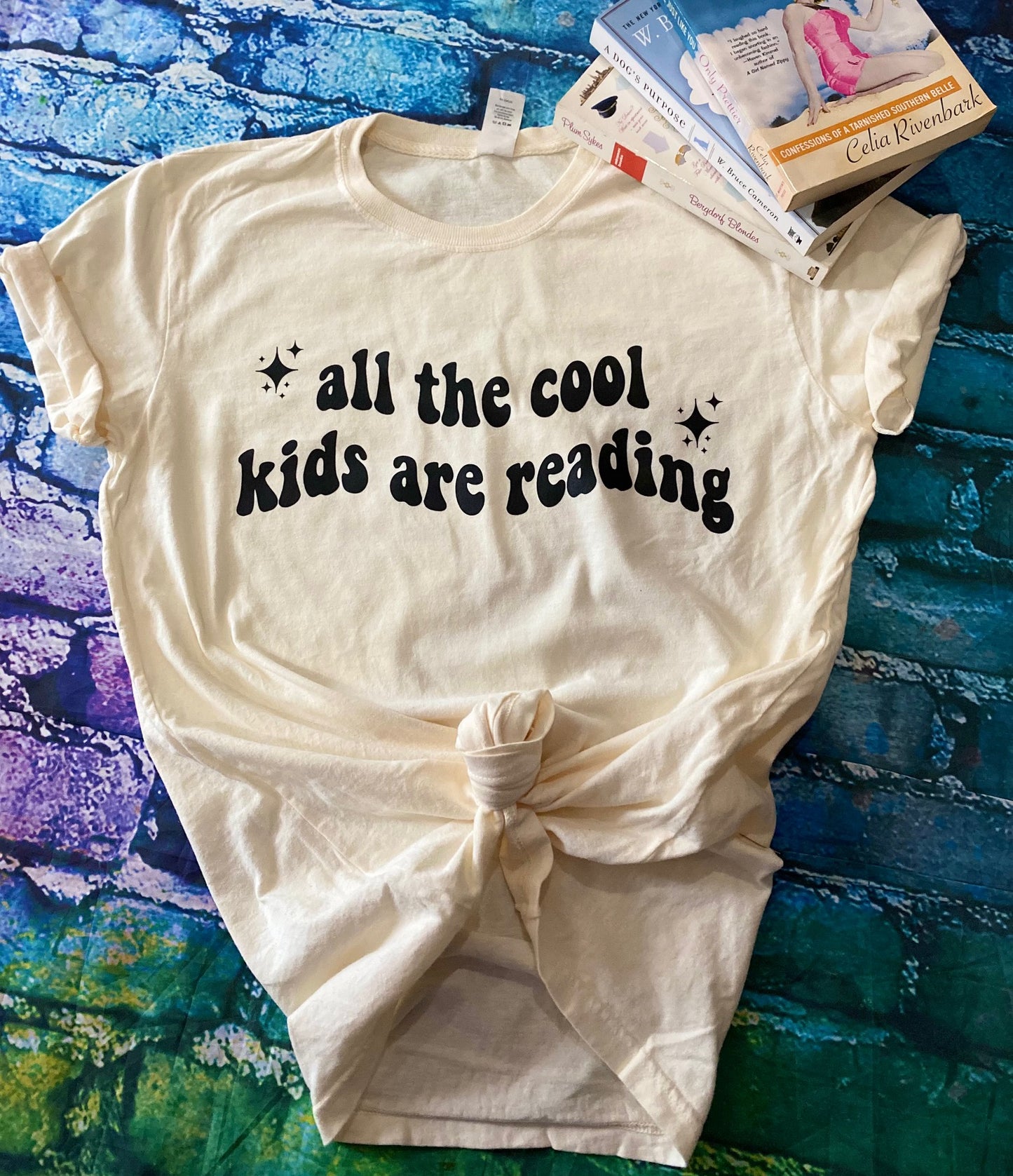 Cool kids are reading tee