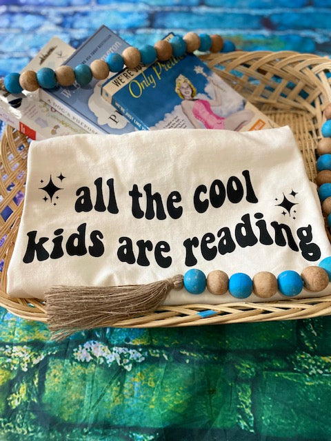 Cool kids are reading tee